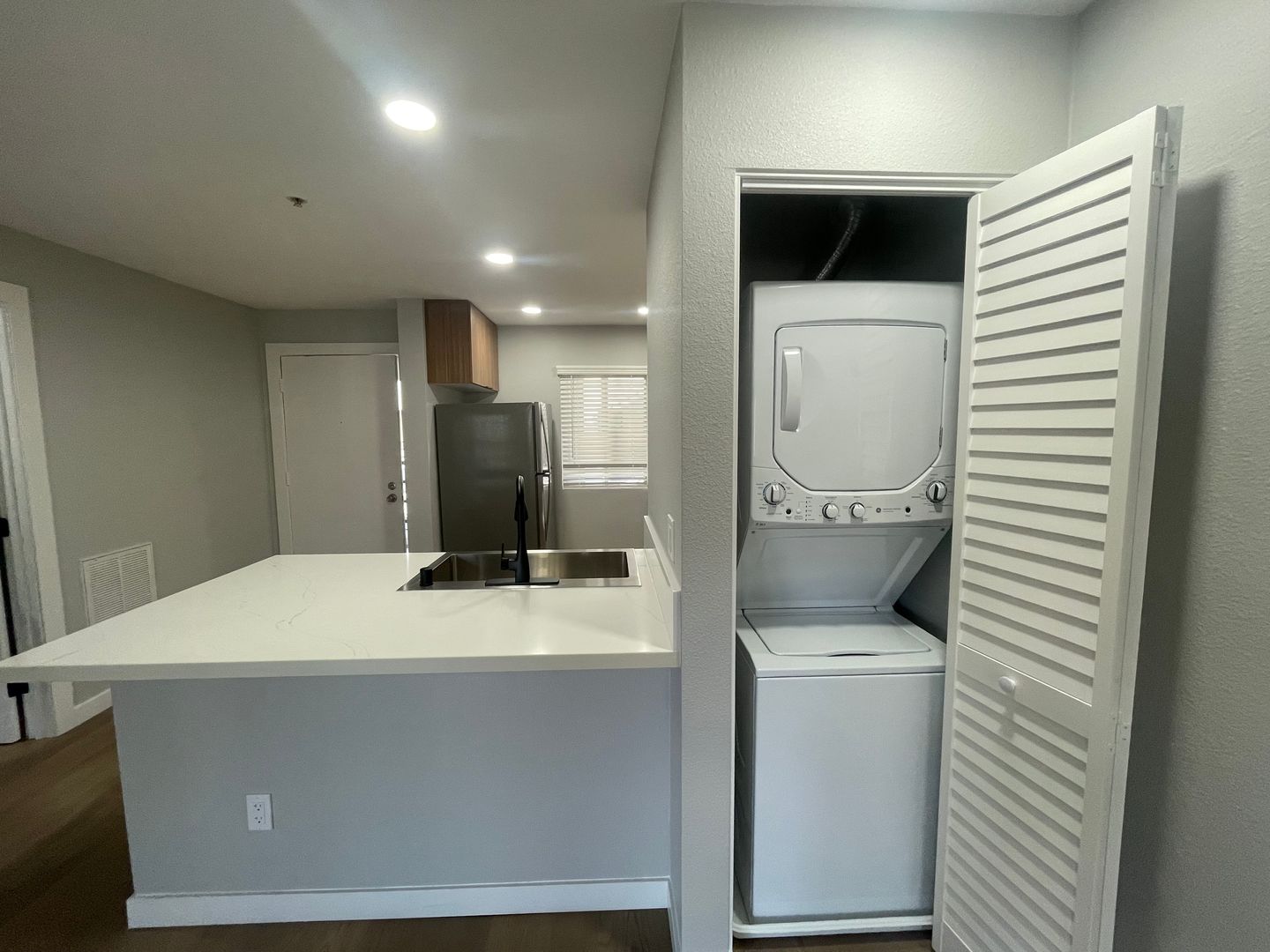 Costa Mesa Apartment: 2855 Pinecreek Drive