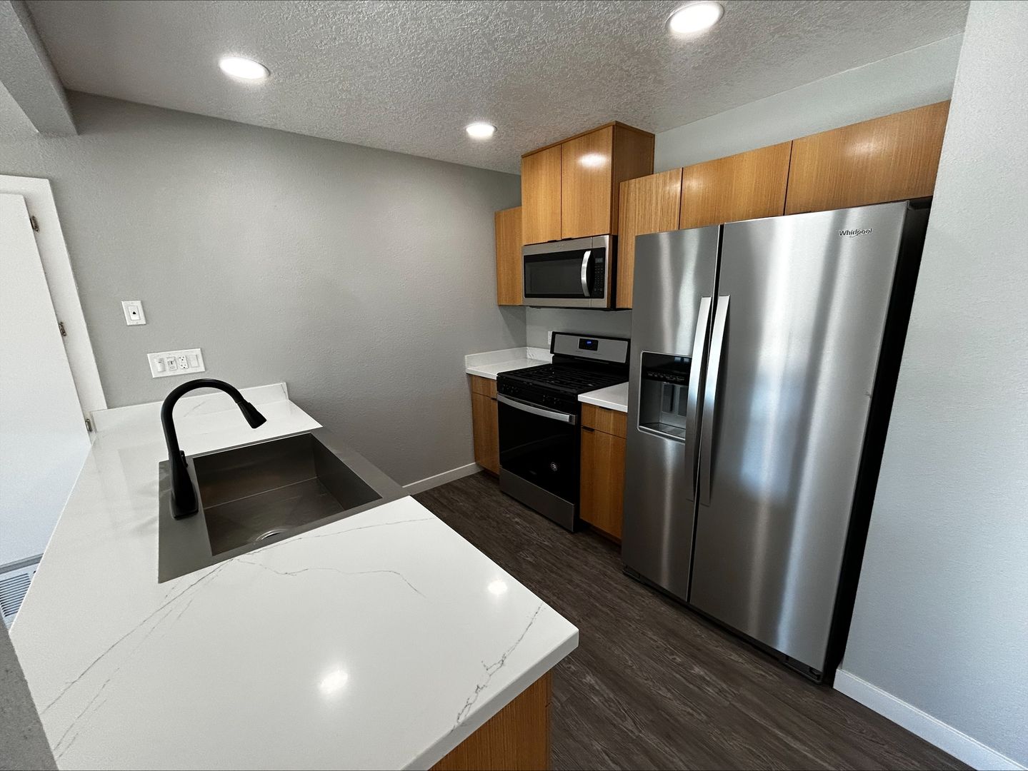 Riverside Apartment: 7600 Ambergate Place