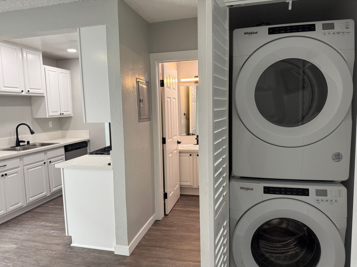 Anaheim Apartment: 2965 E. Jackson