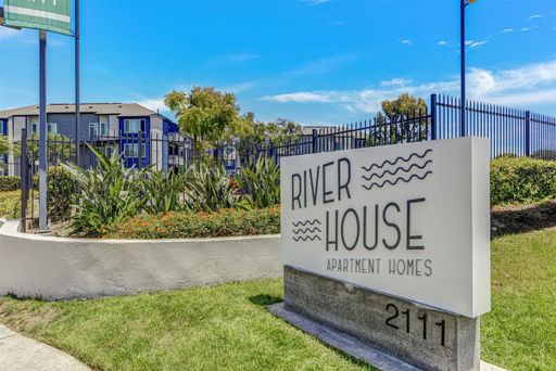 River House | The Rhine | 2 Bed 1 Bath | 3rd Floor – photo 1