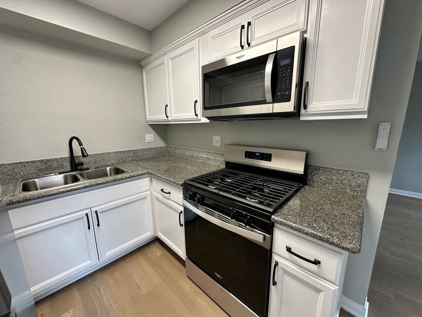 Norwalk Apartment: 12401 Studebaker Road