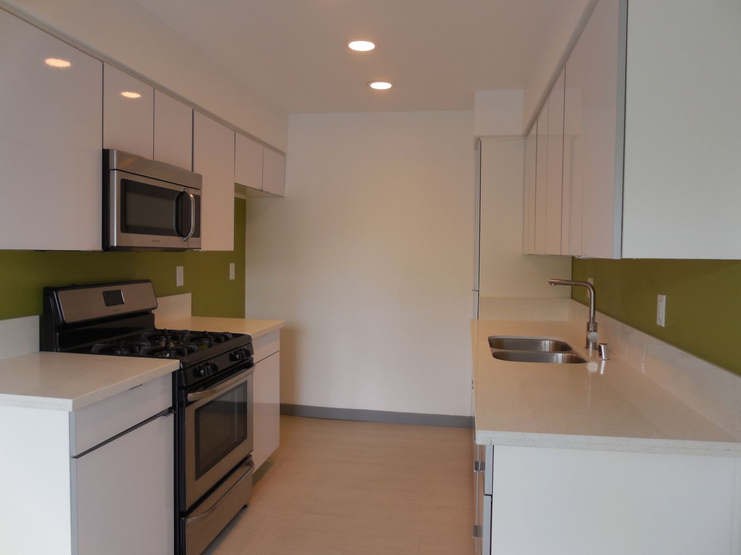 Costa Mesa Apartment: 126 E. 18th Street