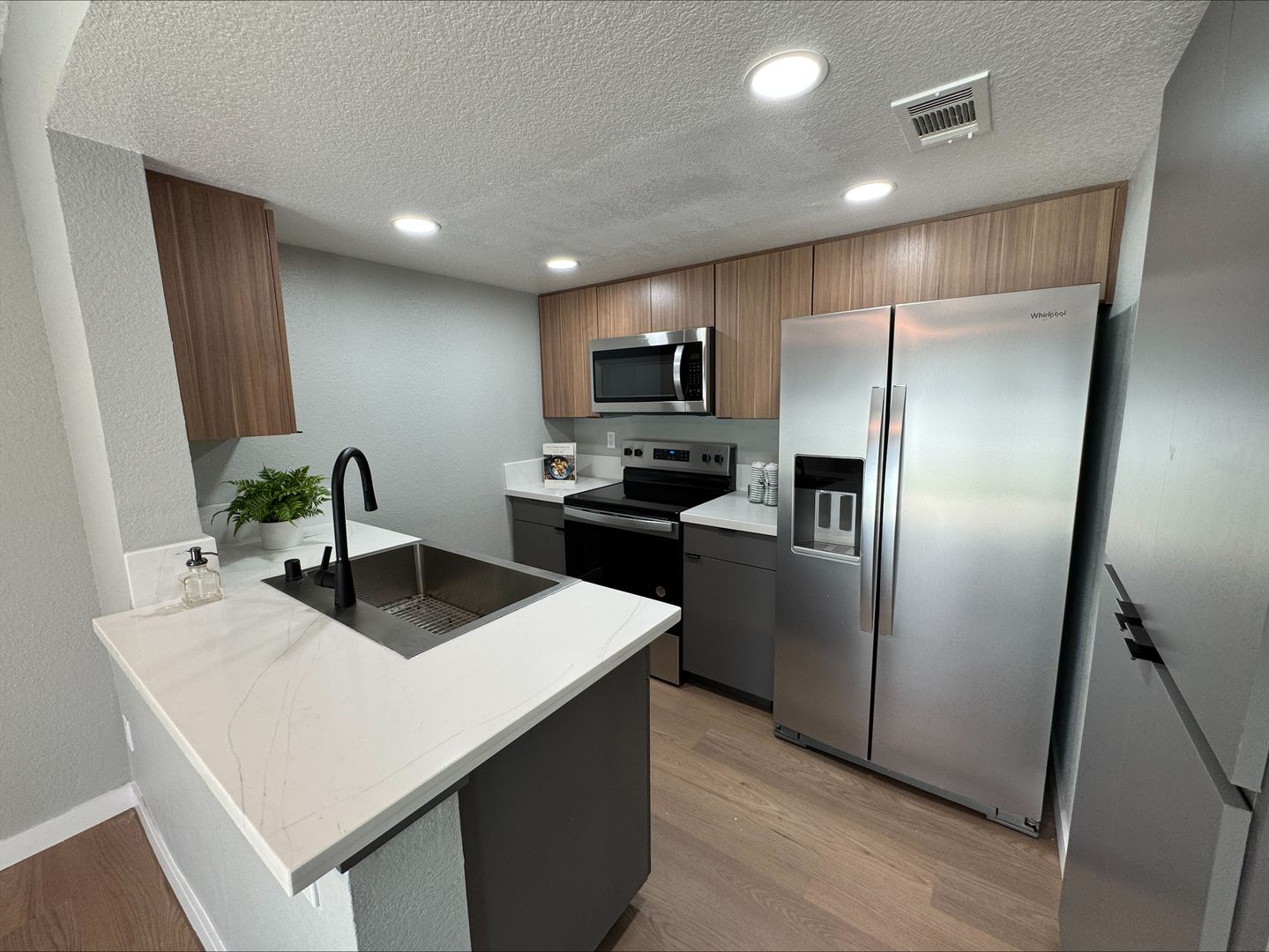 Riverside Apartment: 3957 Pierce Street