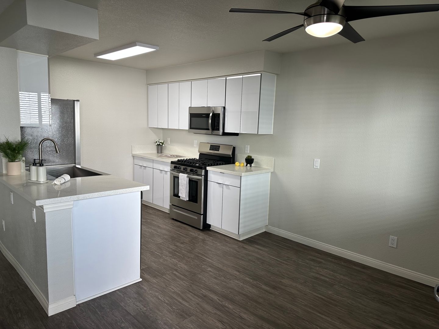 Lakewood Apartment: 5800 South Street