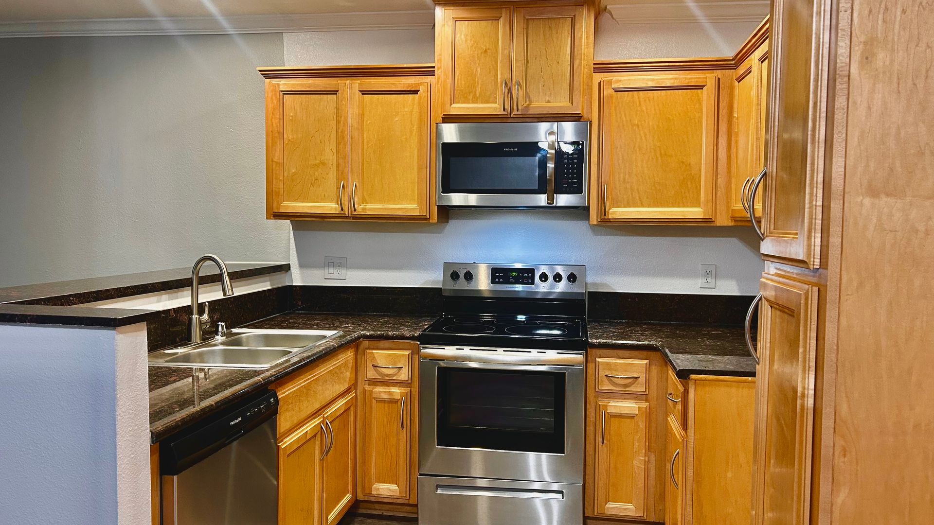 Anaheim Apartment: 2828 W. Ball Road