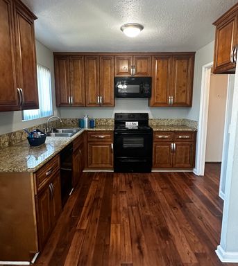 West Fifth | 2 Bed 2 Bath | Downstairs – photo 1
