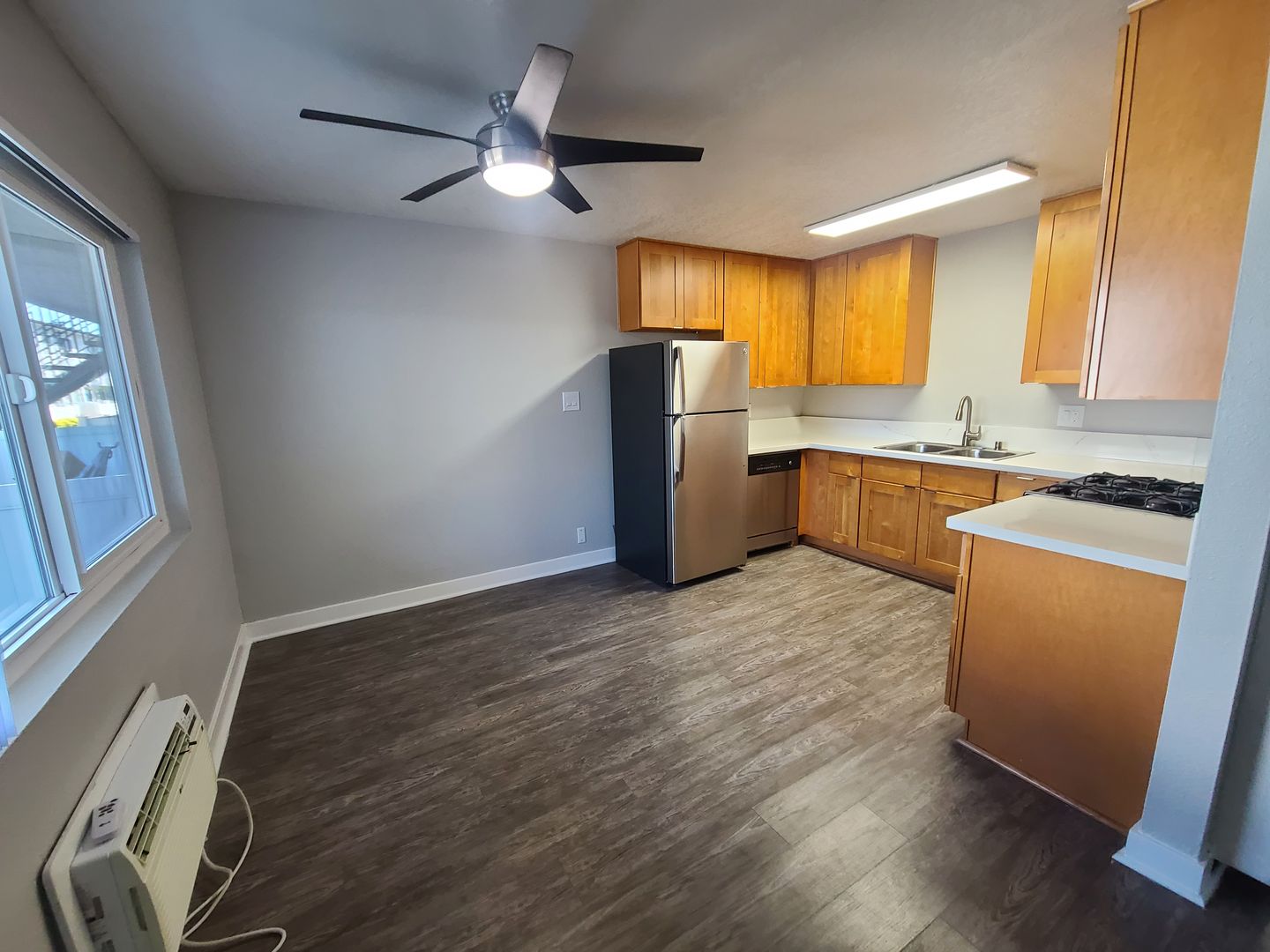 Long Beach Apartment: 1718 Ximeno Avenue