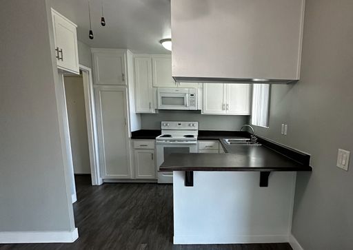 West Fifth | 2 Bed 2 Bath | Upstairs – photo 1