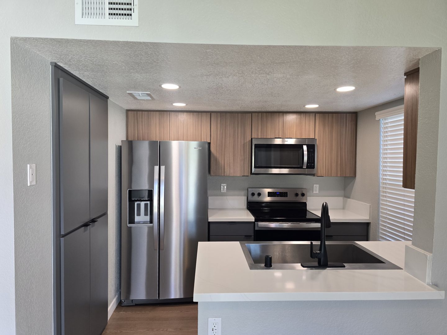 Riverside Apartment: 3957 Pierce Street