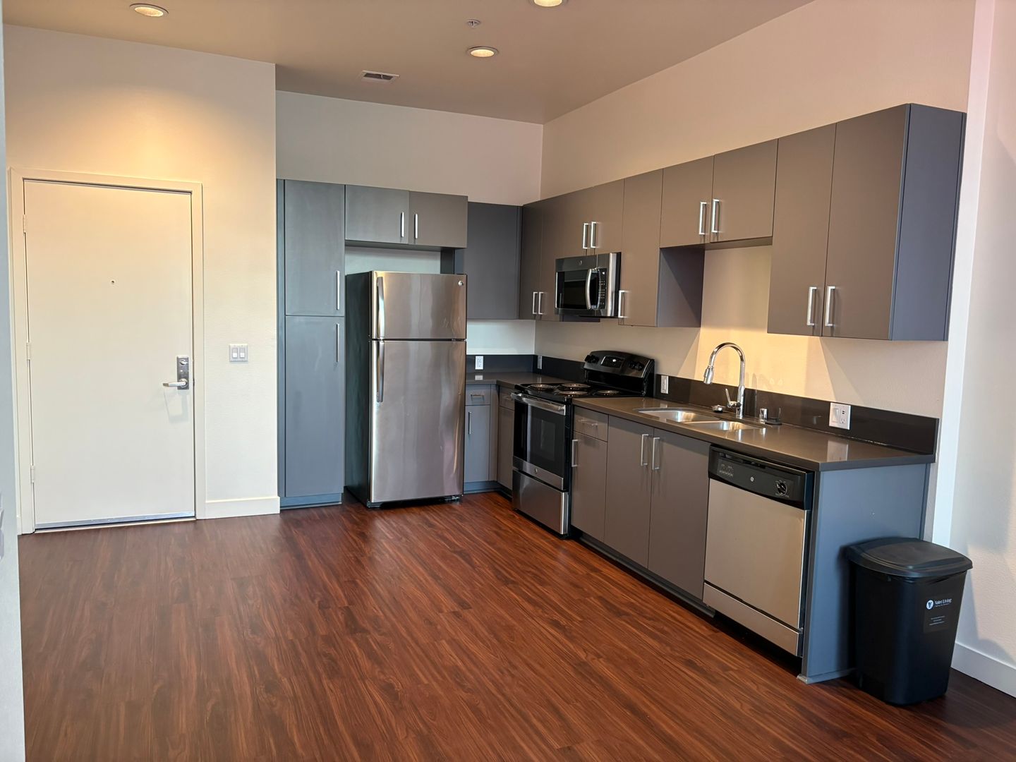 Riverside Apartment: 3050 Mission Inn Avenue