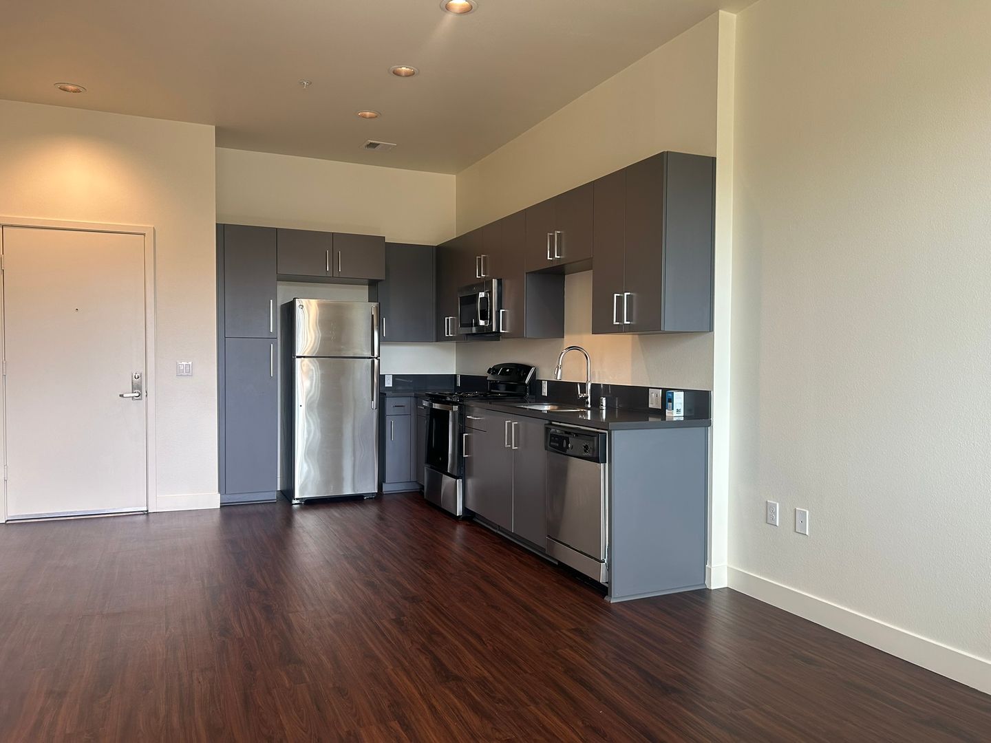 Riverside Apartment: 3050 Mission Inn Avenue