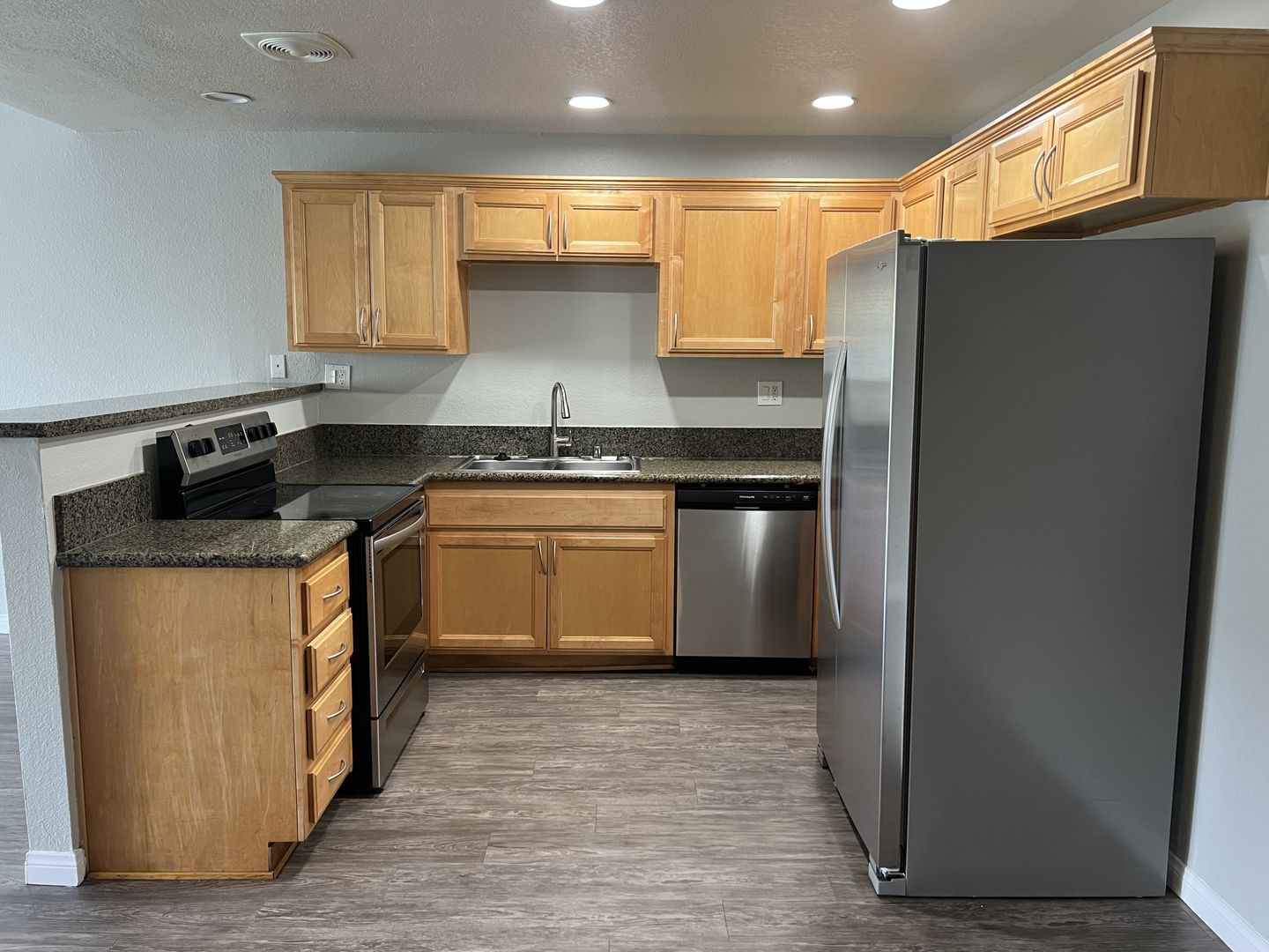 Anaheim Apartment: 2880 W. Ball Road