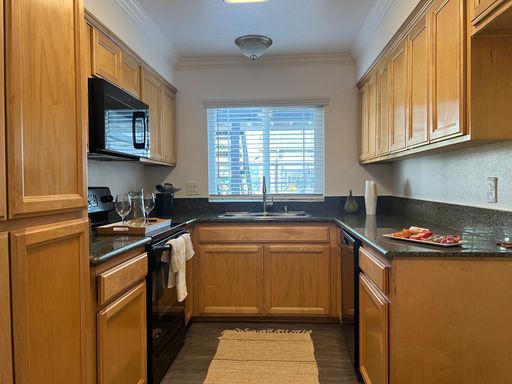 Highland Pinetree | 2 Bed 2 Bath | Downstairs – photo 1