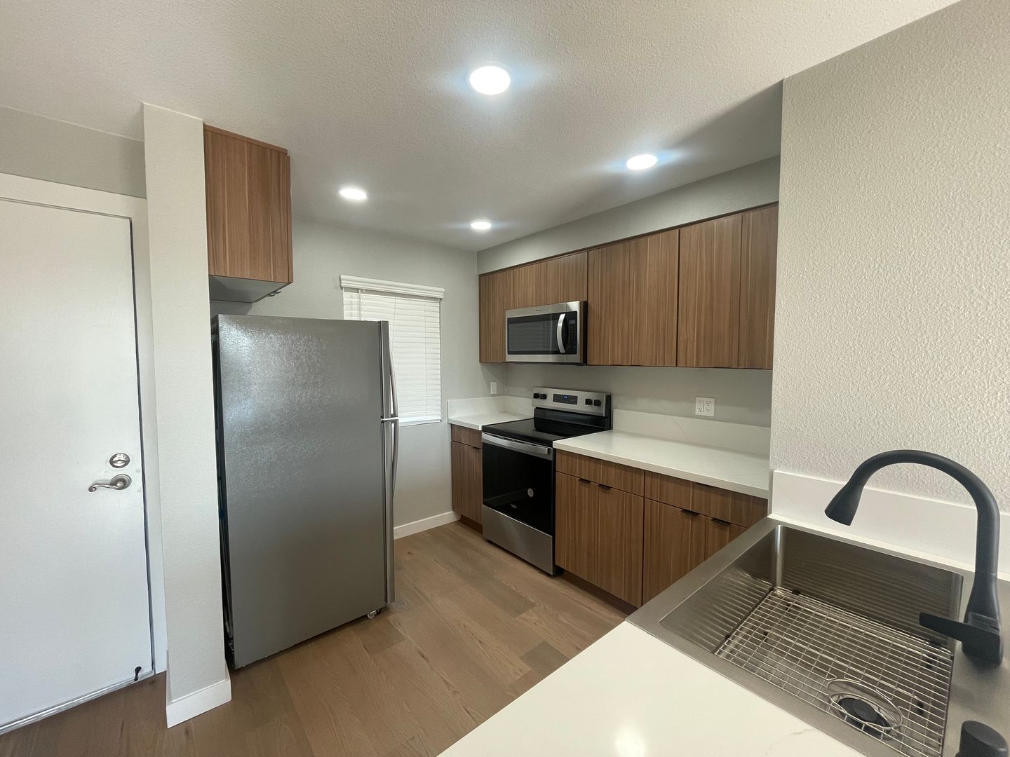 Costa Mesa Apartment: 2855 Pinecreek Drive