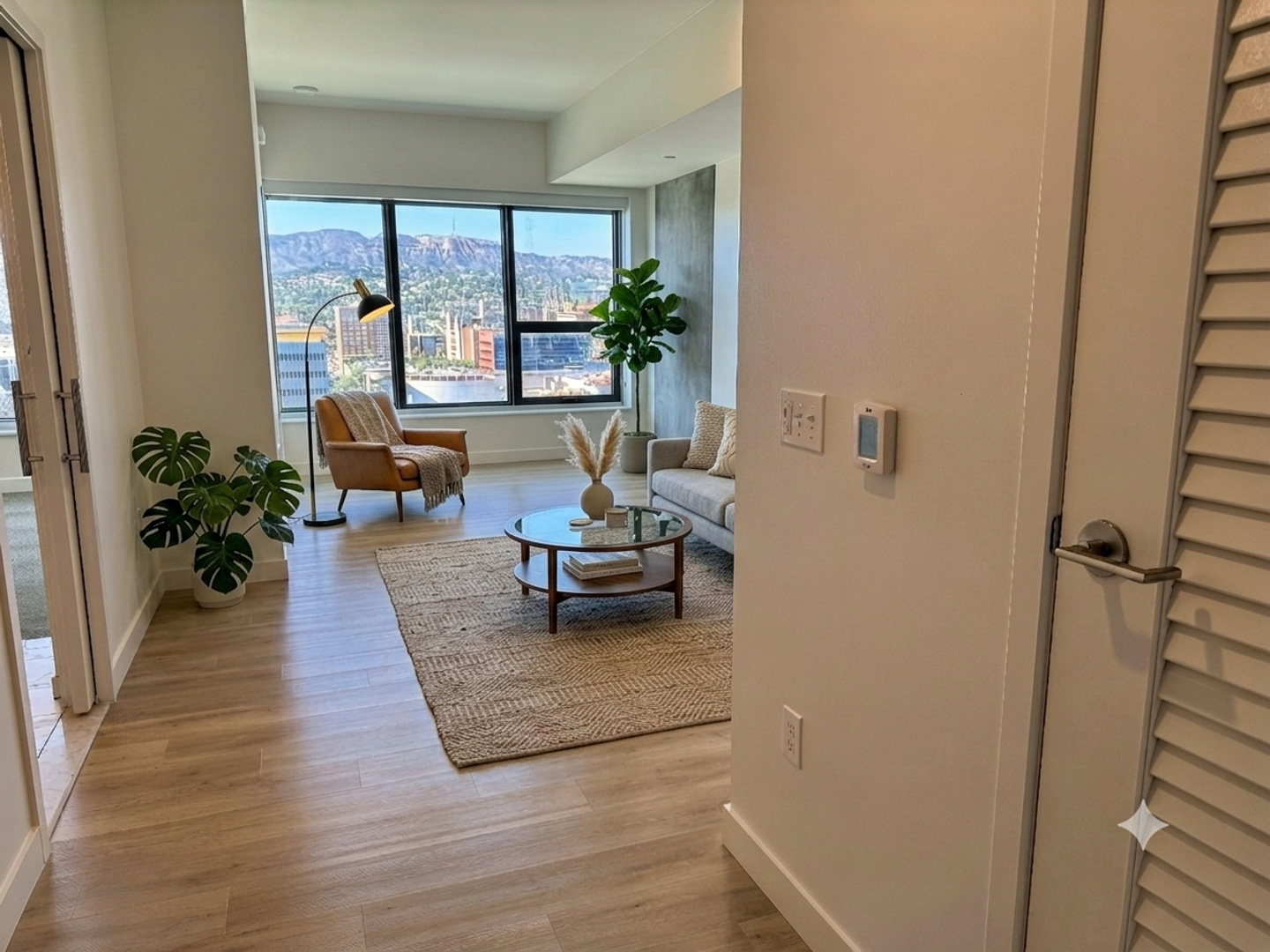 Los Angeles Apartment: 6390 De Longpre Avenue