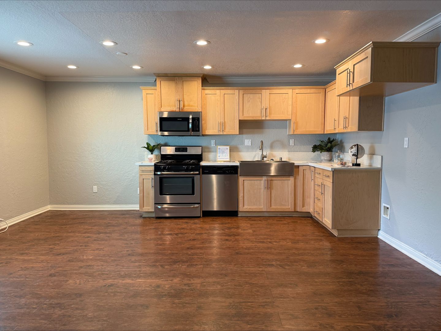 Anaheim Apartment: 730 S. Beach Blvd.