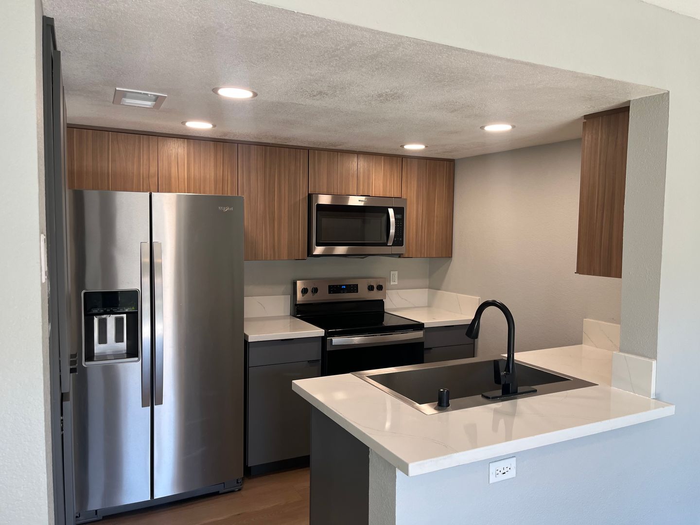 Riverside Apartment: 3957 Pierce Street