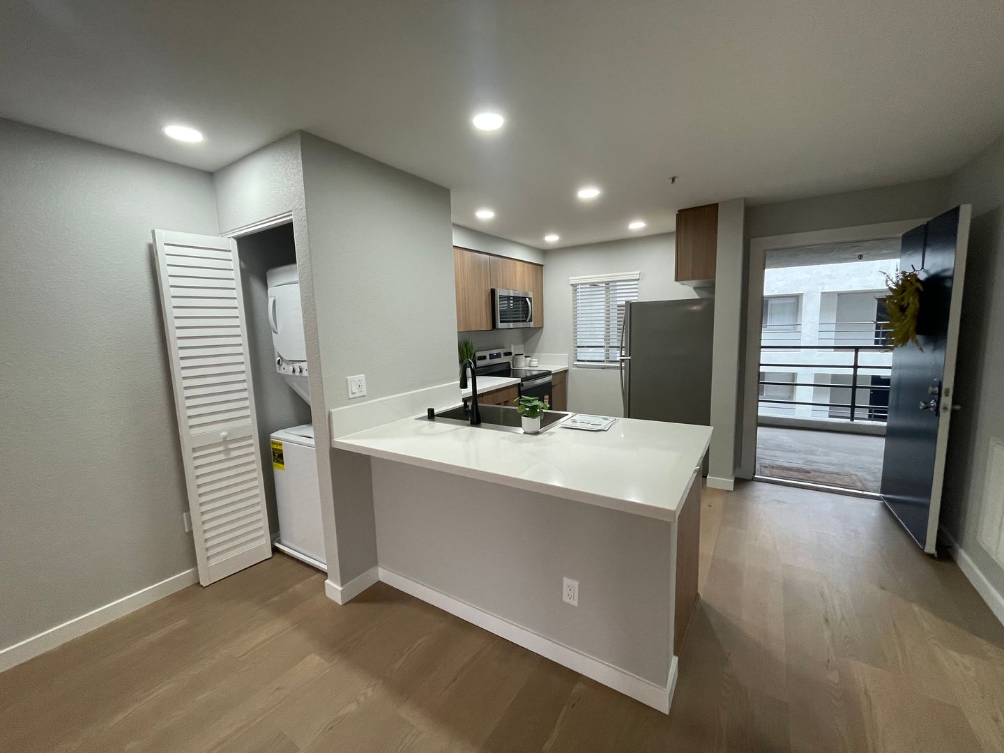 Costa Mesa Apartment: 2855 Pinecreek Drive