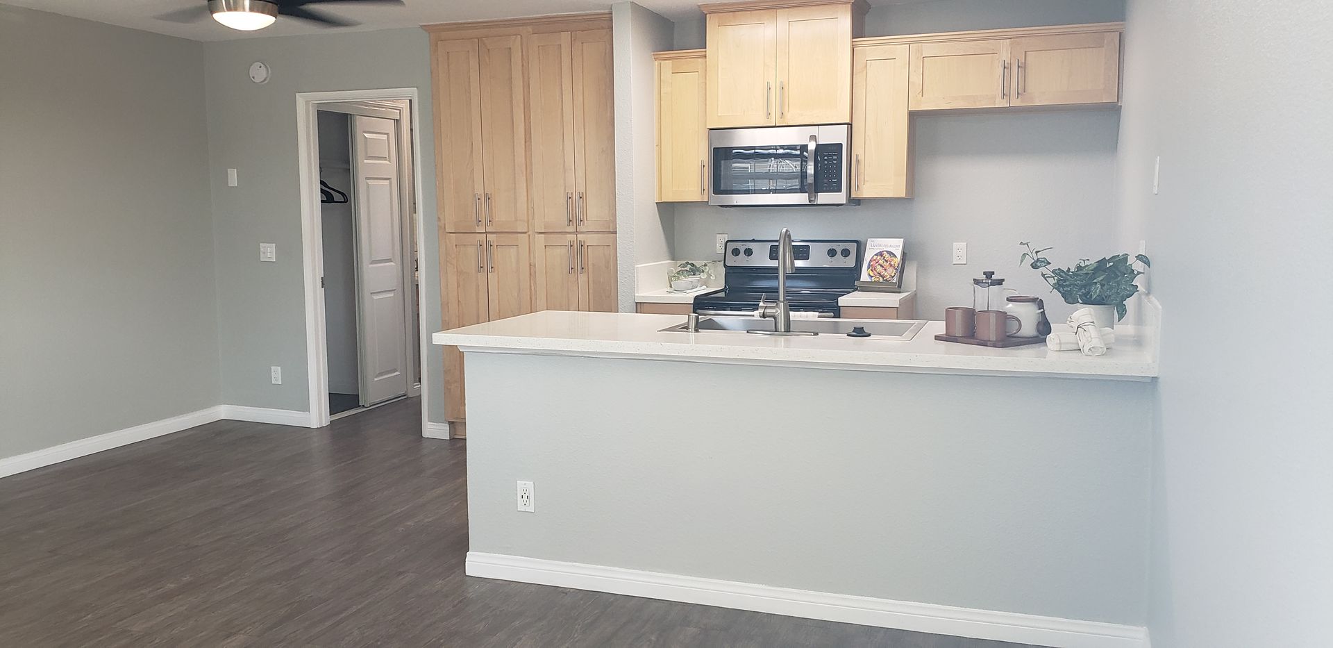 La Habra Apartment: 600 N. Harbor Blvd.