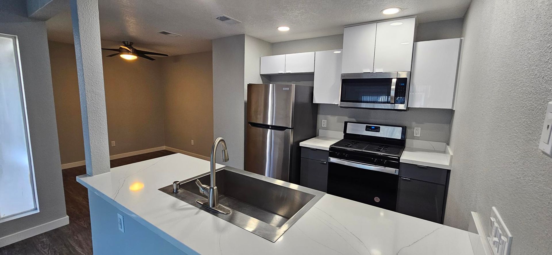 Riverside Apartment: 7600 Ambergate Place