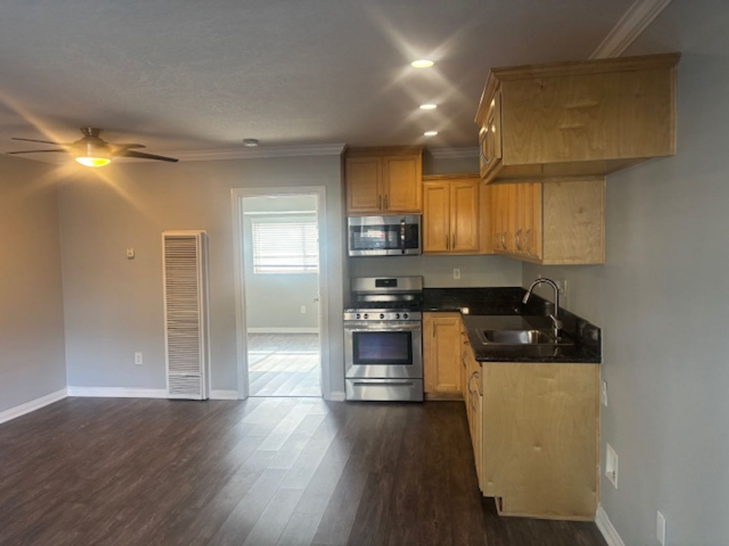 Santa Ana Apartment: 901 S. Harbor Blvd.