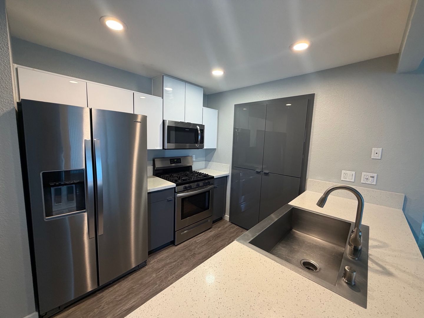 Riverside Apartment: 7600 Ambergate Place