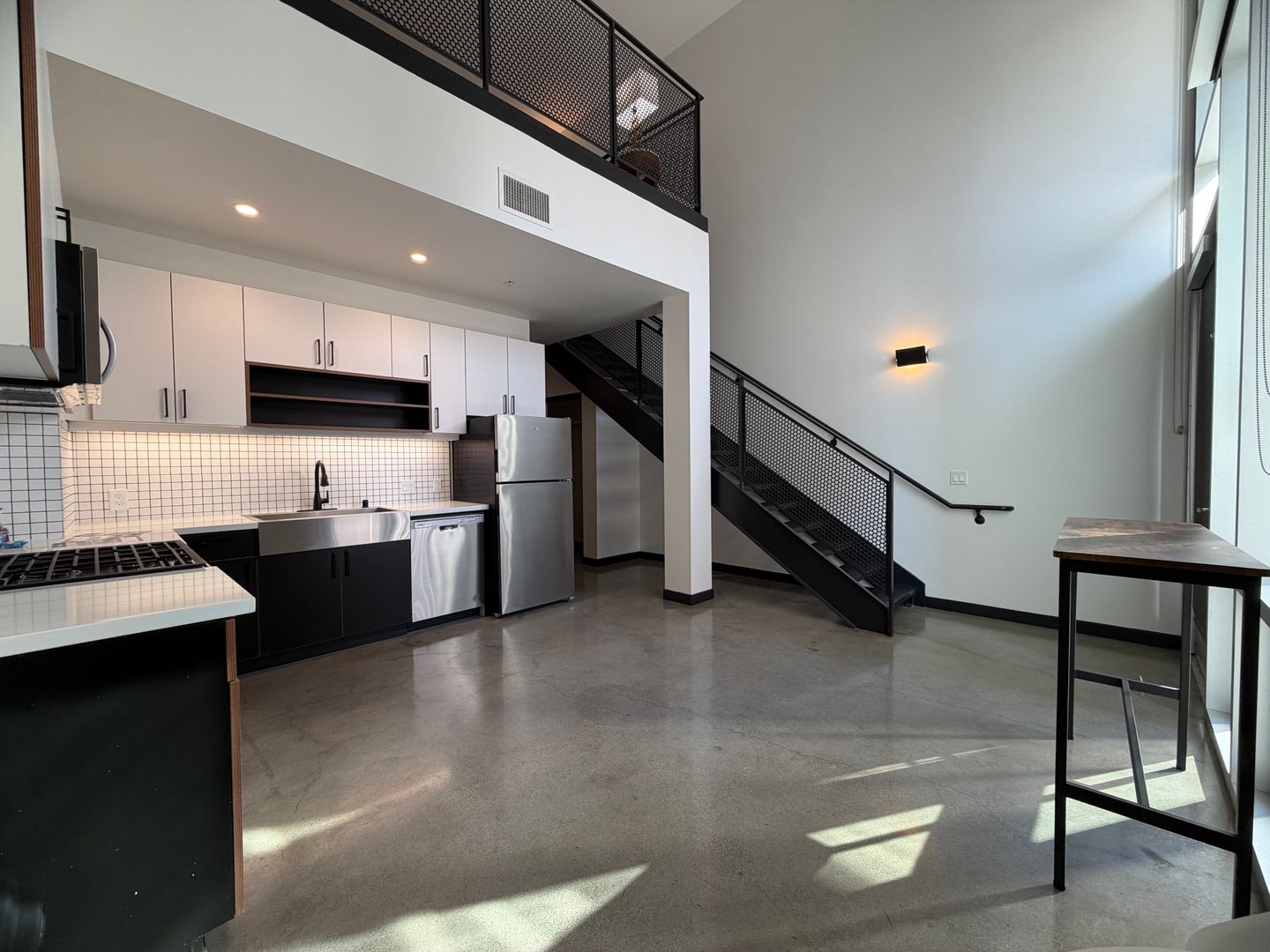 Long Beach Apartment: 100 Long Beach Blvd.