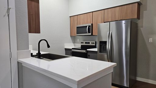 Crestwood | 2 Bed 2 Bath | 3rd Floor – photo 1