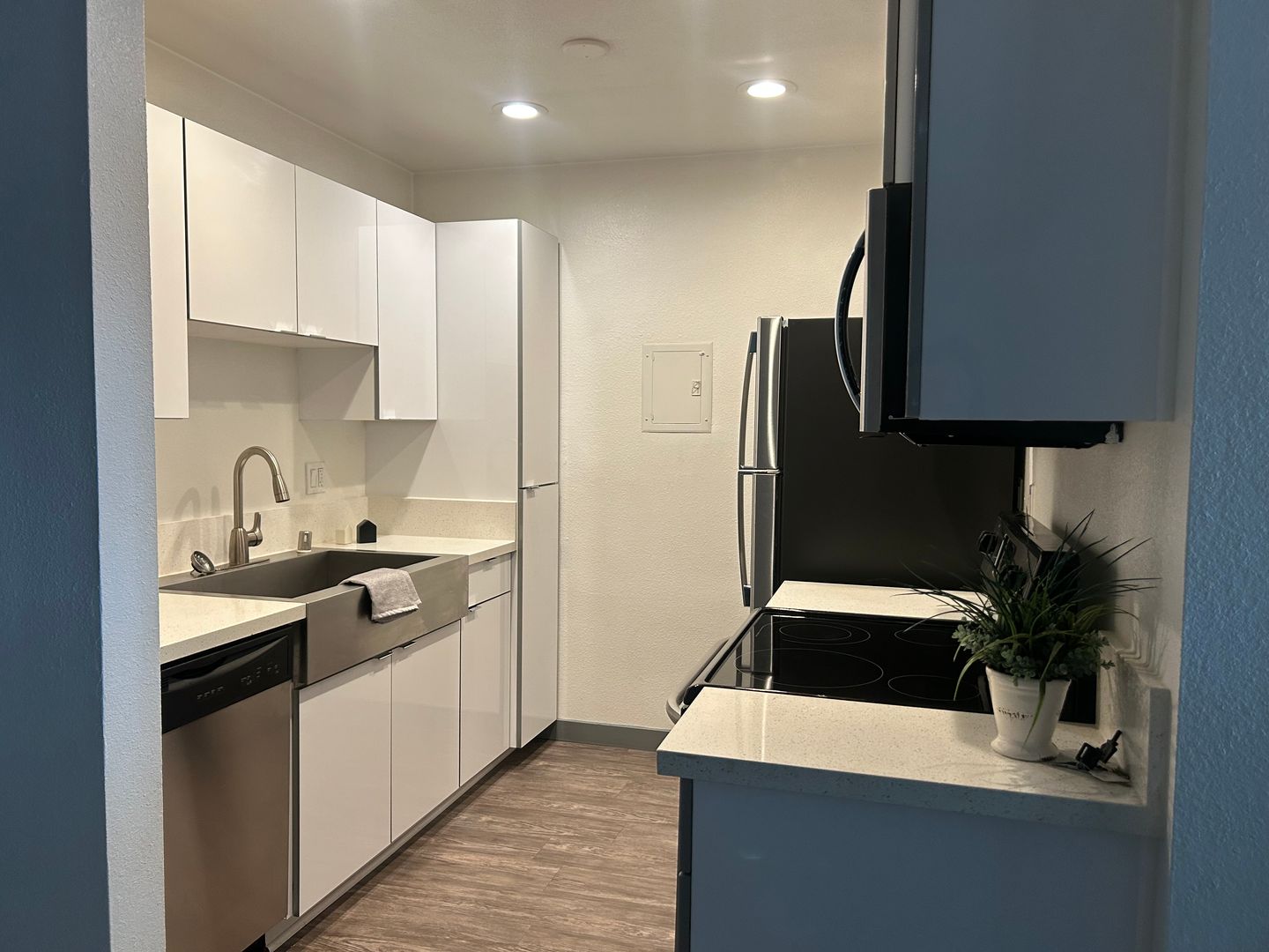 Fullerton Apartment: 2656 Associated Road