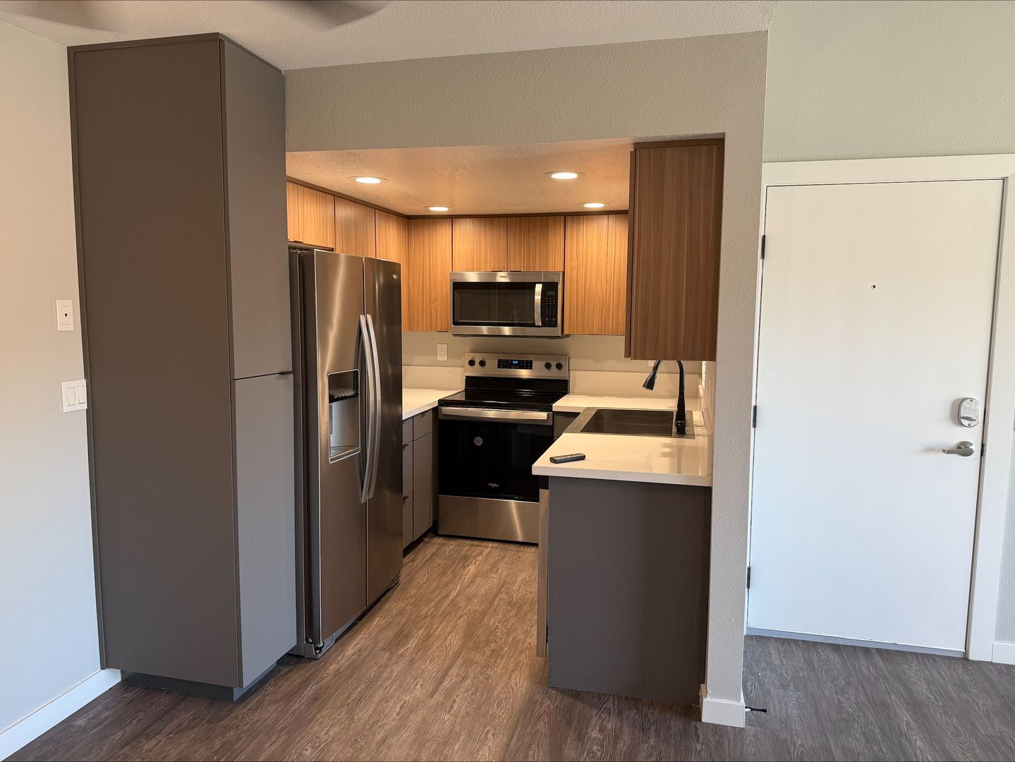 Riverside Apartment: 3900 Fir Tree Drive