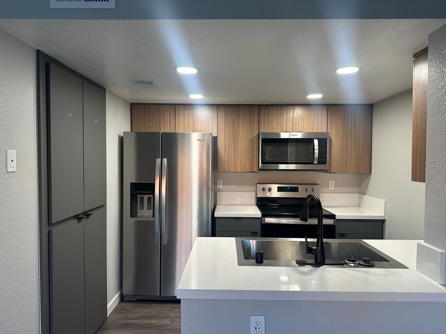 Riverside Apartment: 3957 Pierce Street