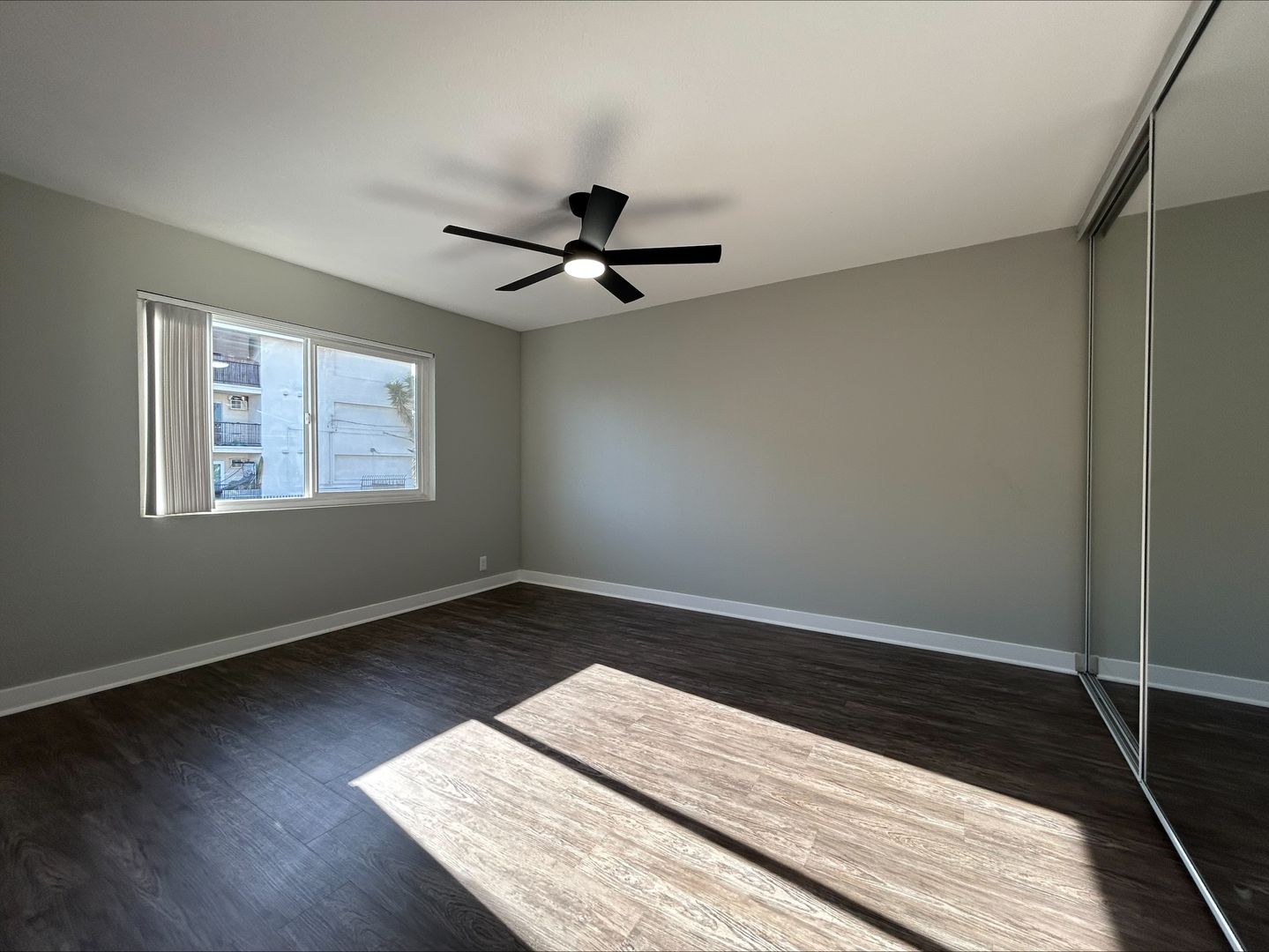 Long Beach Apartment: 1718 Ximeno Avenue