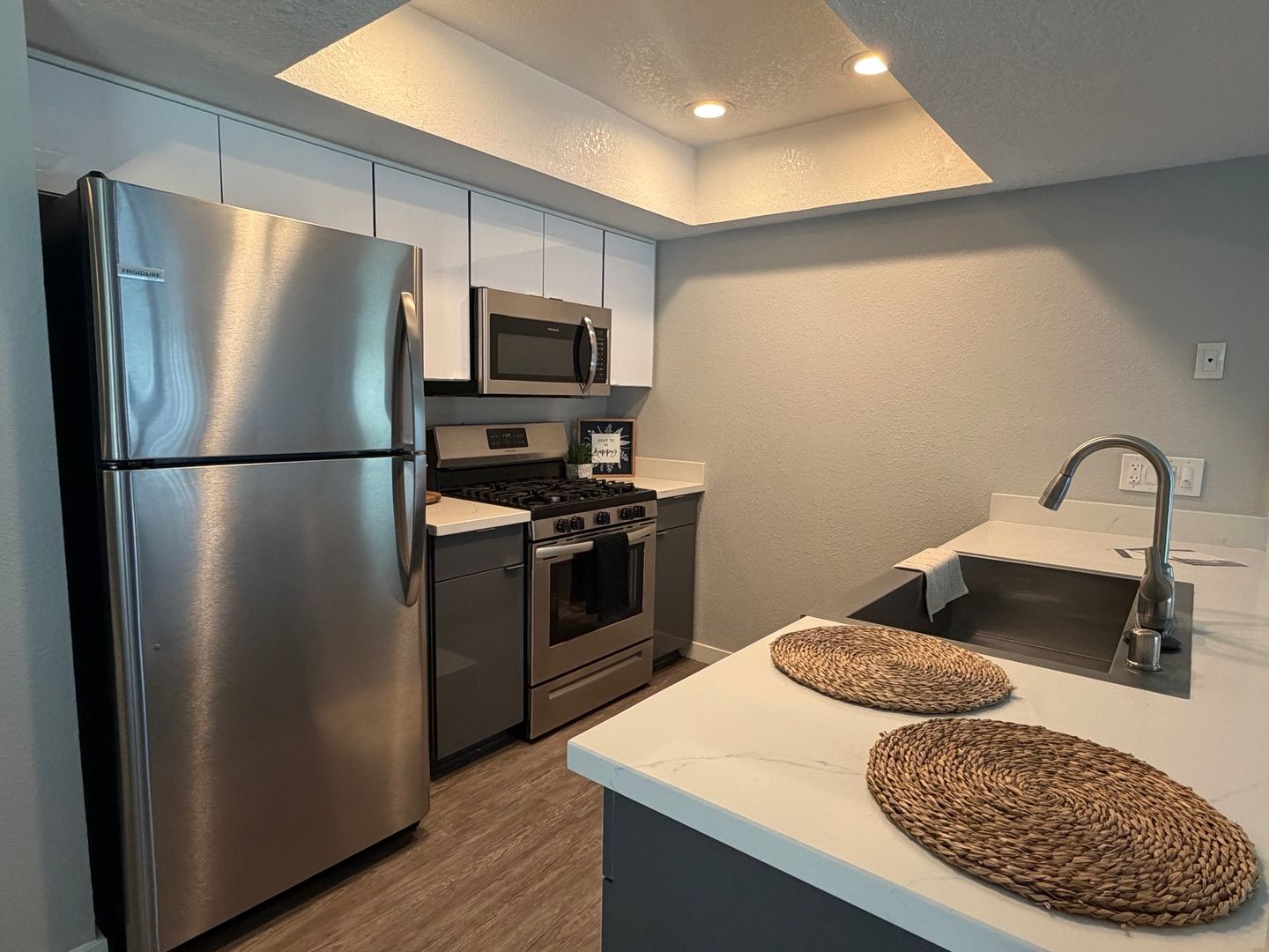 Riverside Apartment: 7600 Ambergate Place