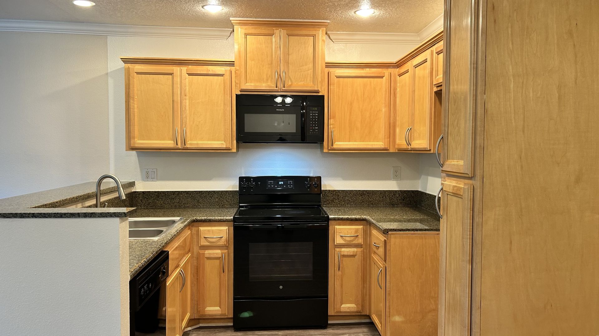 Anaheim Apartment: 2828 W. Ball Road