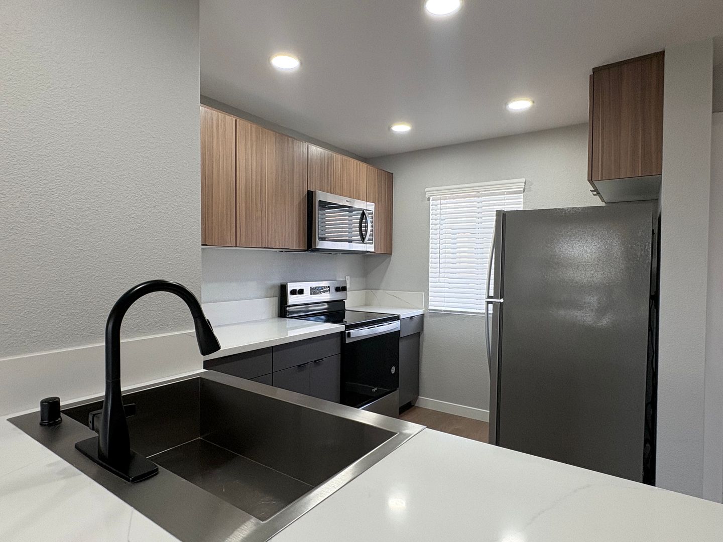 Costa Mesa Apartment: 2855 Pinecreek Drive