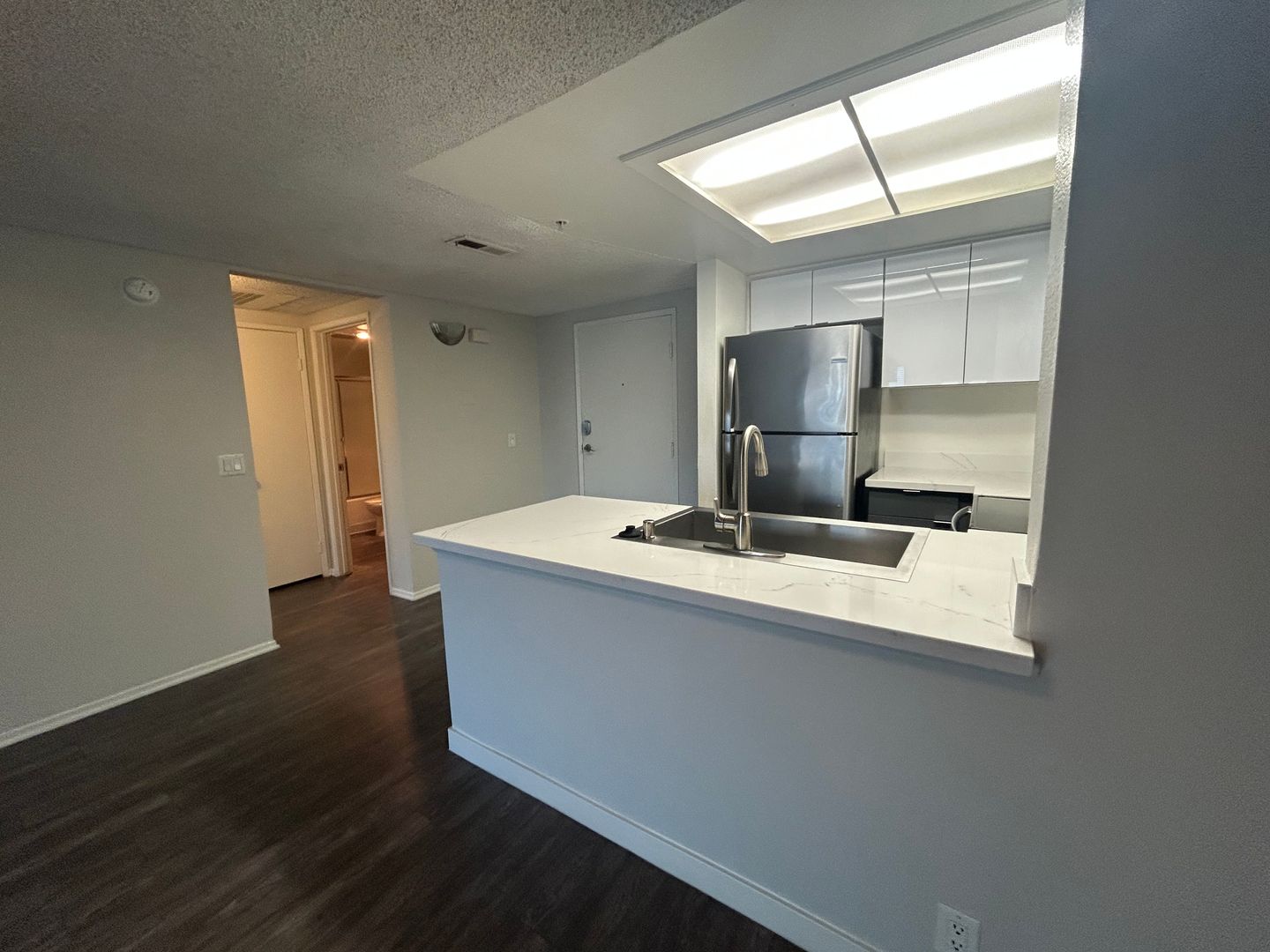 Santa Ana Apartment: 300 West 2nd Street
