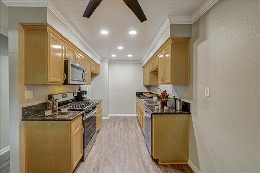 The Evergreens | 2 Bed 1 Bath | Upstairs – photo 1