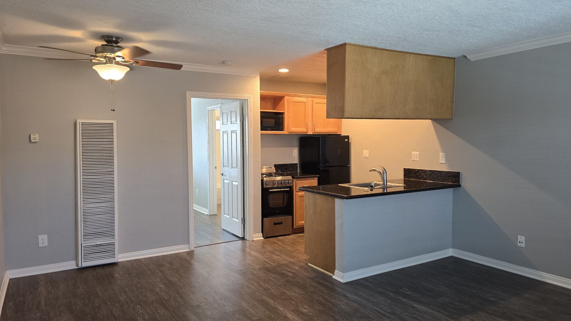 Santa Ana Apartment: 901 S. Harbor Blvd.