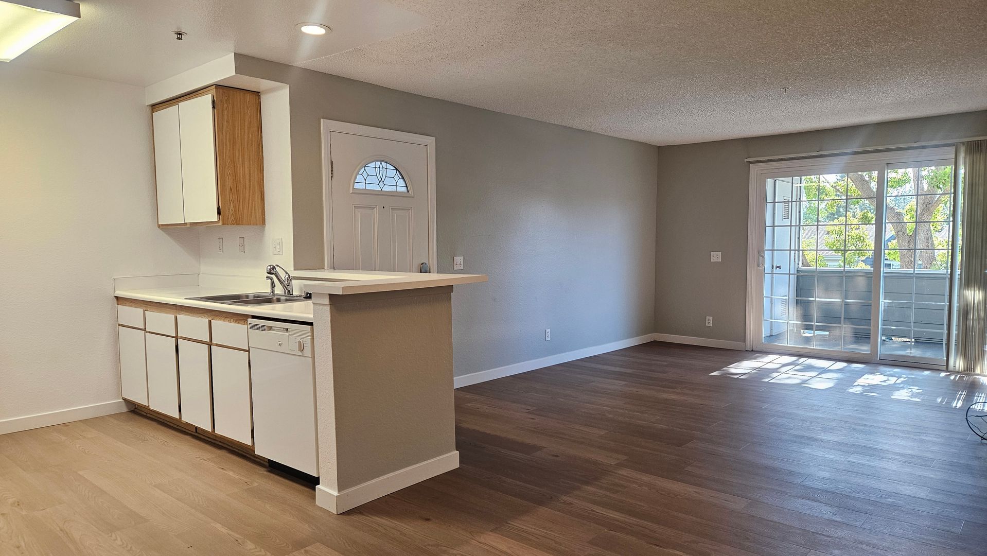 Lake Forest Apartment: 21011 Osterman Road