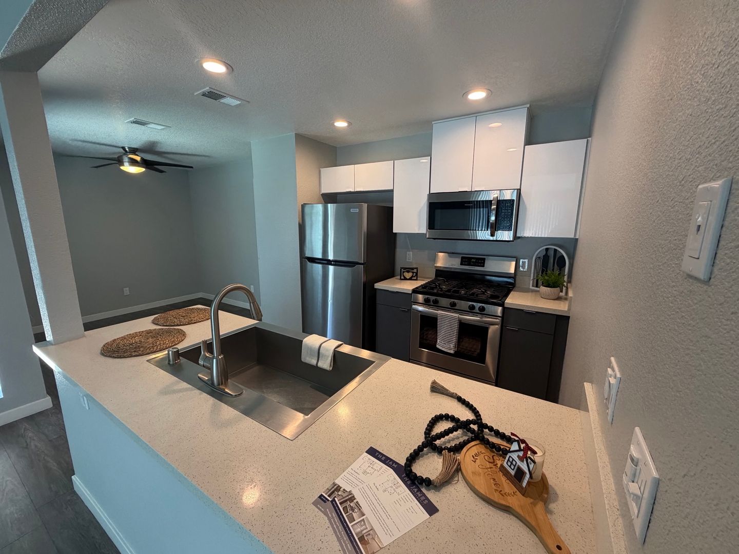 Riverside Apartment: 7600 Ambergate Place