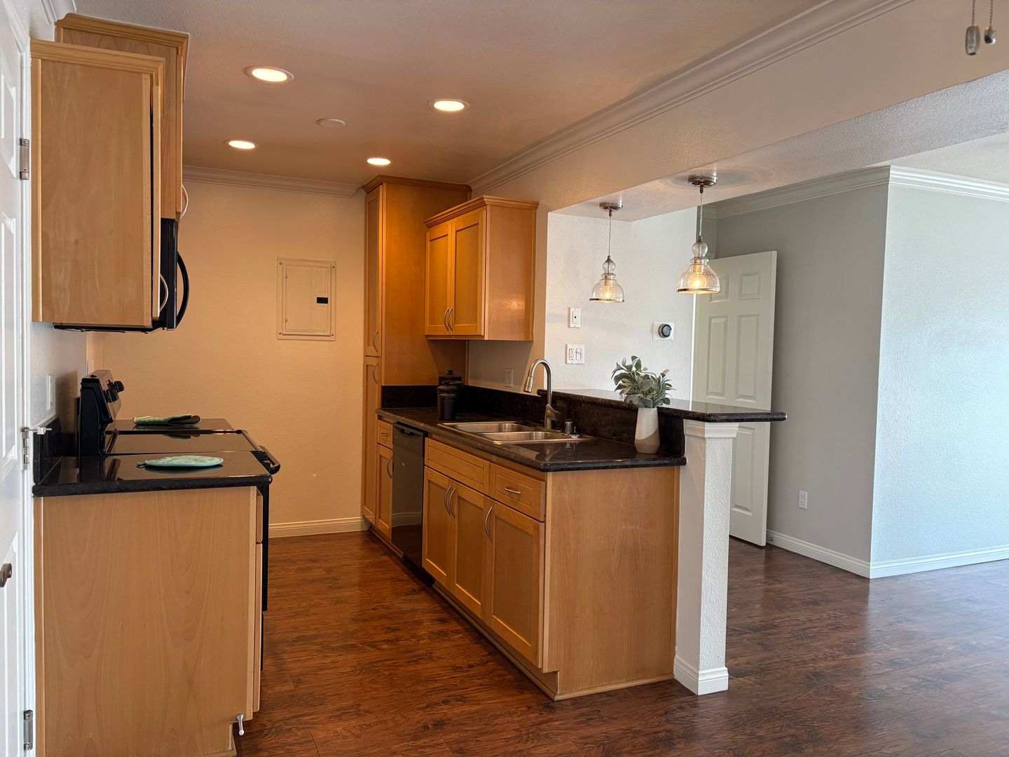 Anaheim Apartment: 2970 W. Orange Avenue