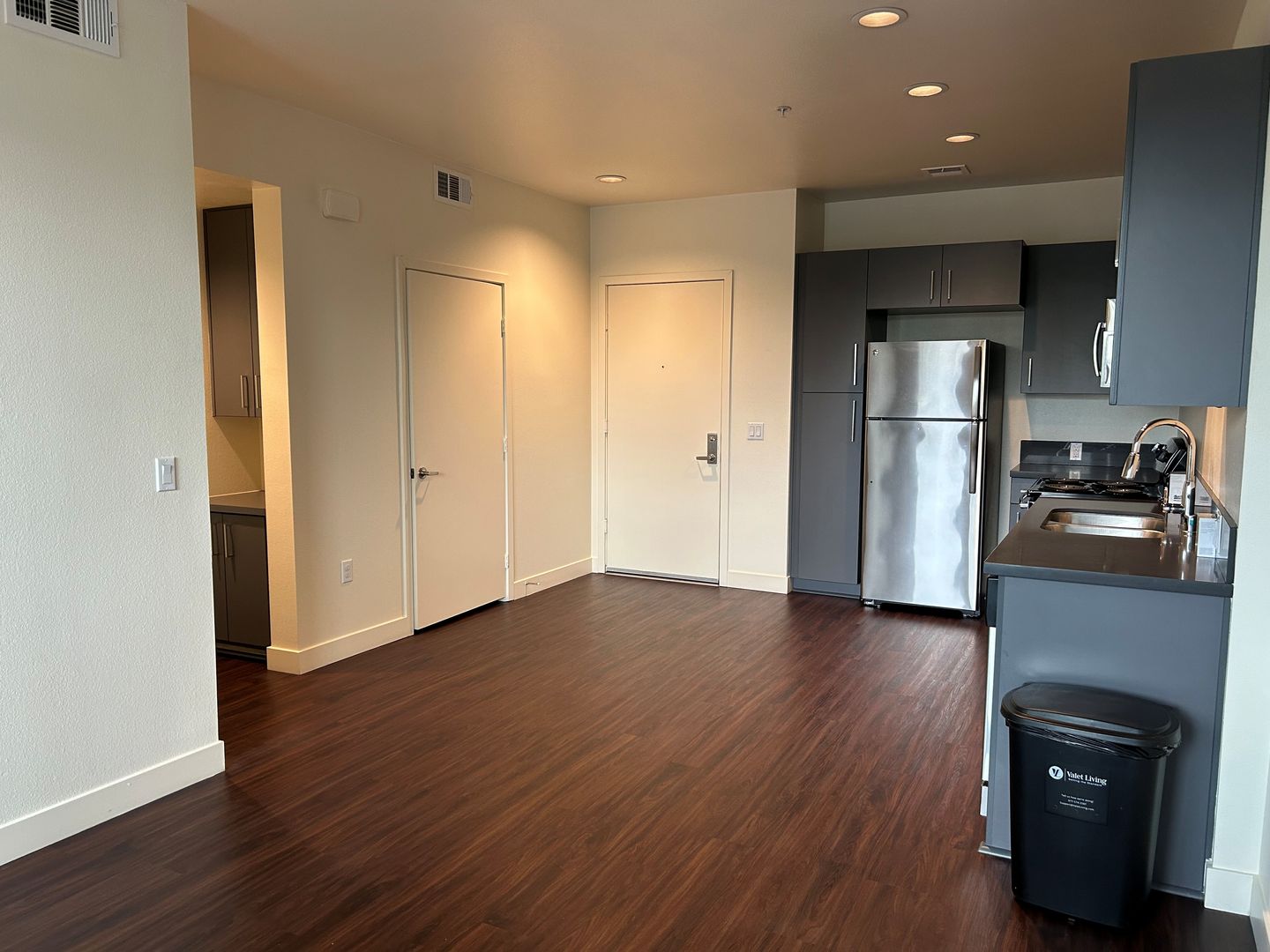 Riverside Apartment: 3050 Mission Inn Avenue