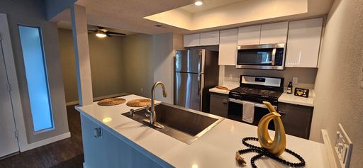 The James | The Madison | 2 Bed 2 Bath | 1st Floor – photo 1