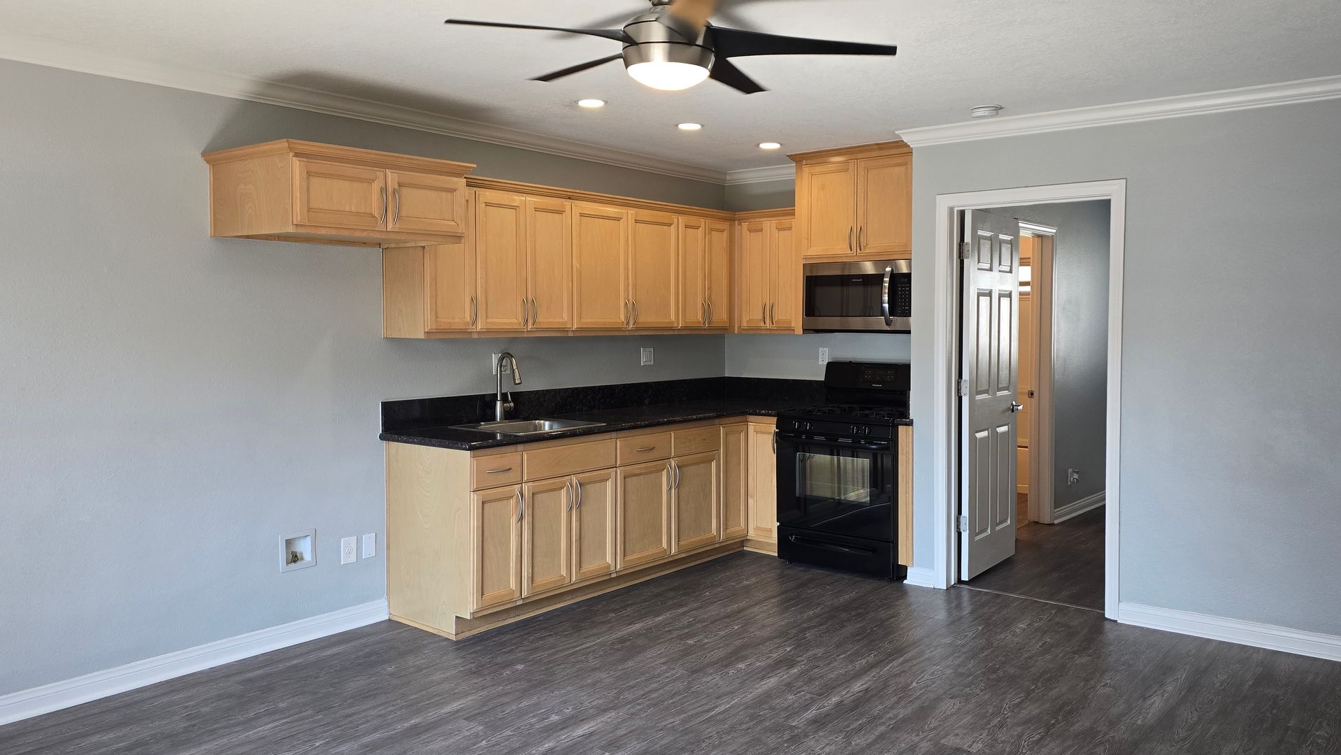 Santa Ana Apartment: 901 S. Harbor Blvd.