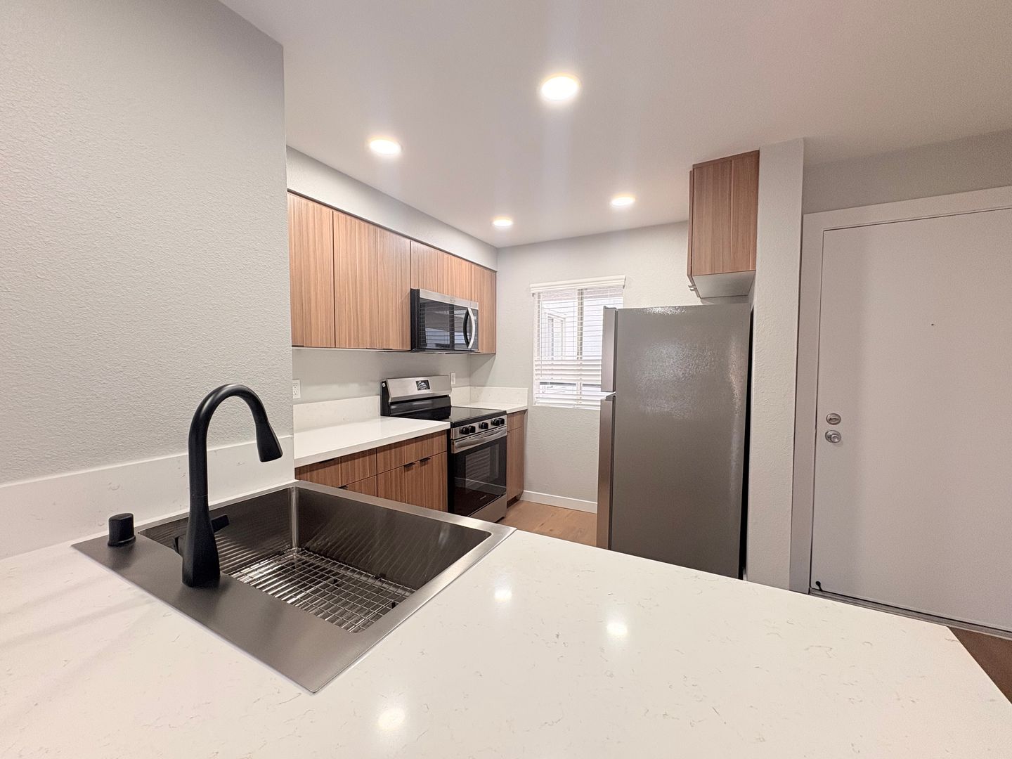 Costa Mesa Apartment: 2855 Pinecreek Drive