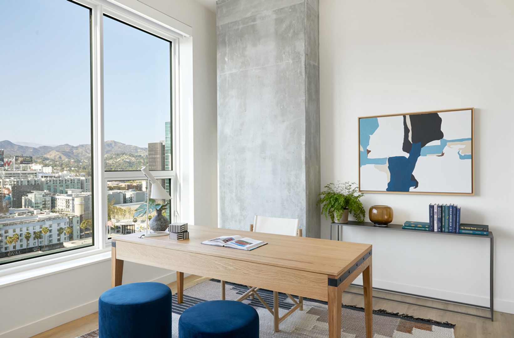Los Angeles Apartment: 6390 De Longpre Avenue