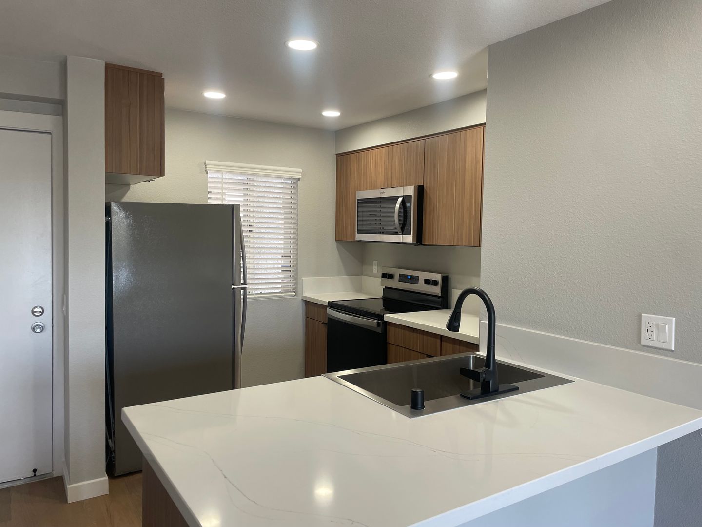 Costa Mesa Apartment: 2855 Pinecreek Drive