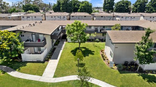 Park Del Amo | 2 Bed 1 Bath | Downstairs – photo 1