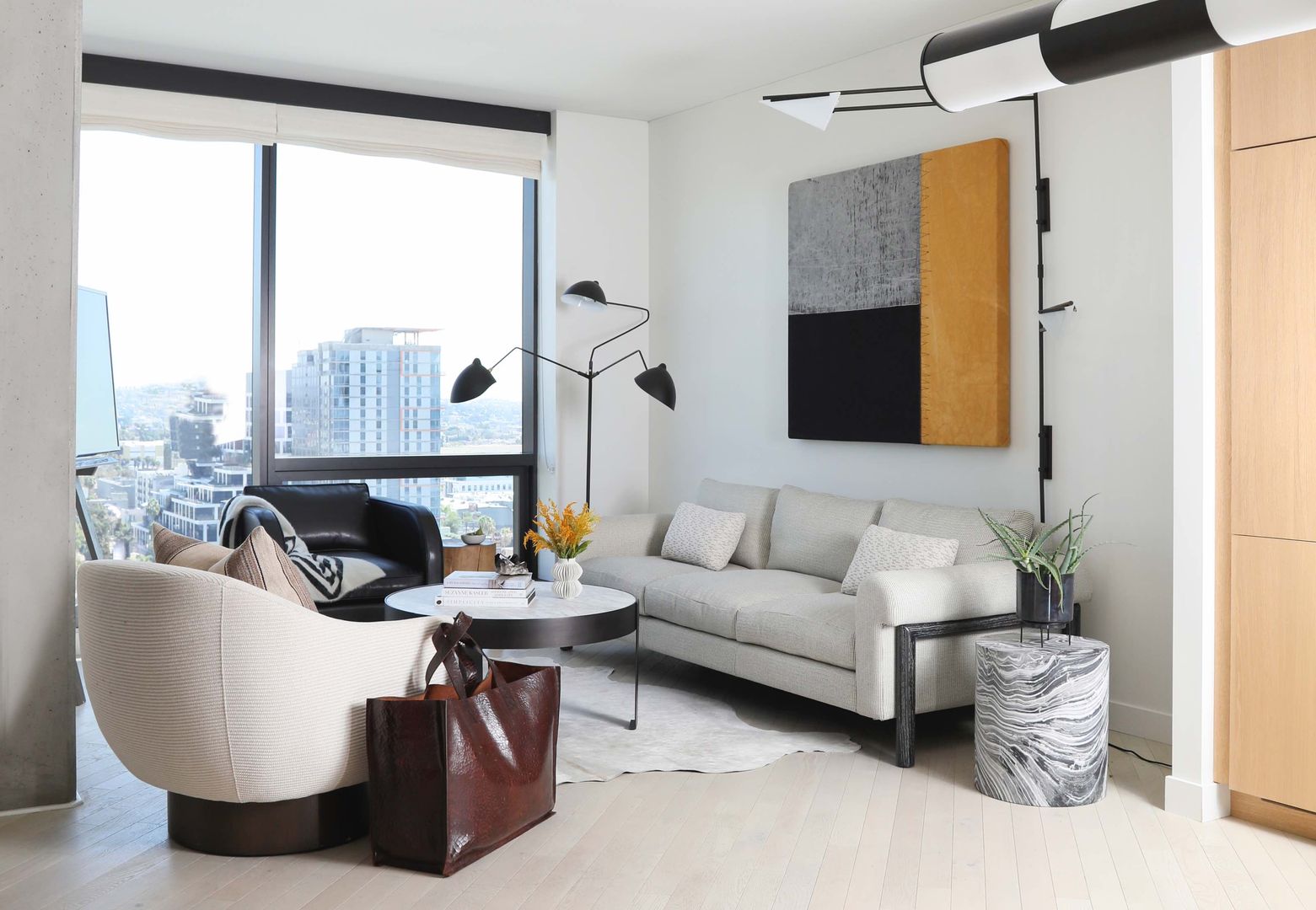 Los Angeles Apartment: 6390 De Longpre Avenue