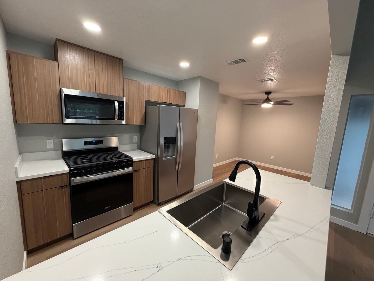 Riverside Apartment: 7600 Ambergate Place